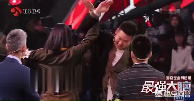 梁紫晨:《最强大脑》中，为什么薛飞和孙勇管梁紫晨叫梁阿姨？