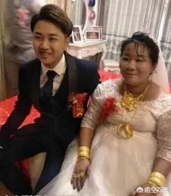 23岁小伙娶49岁单亲妈妈,女方家里倒贴现金60万,这是真爱吗？