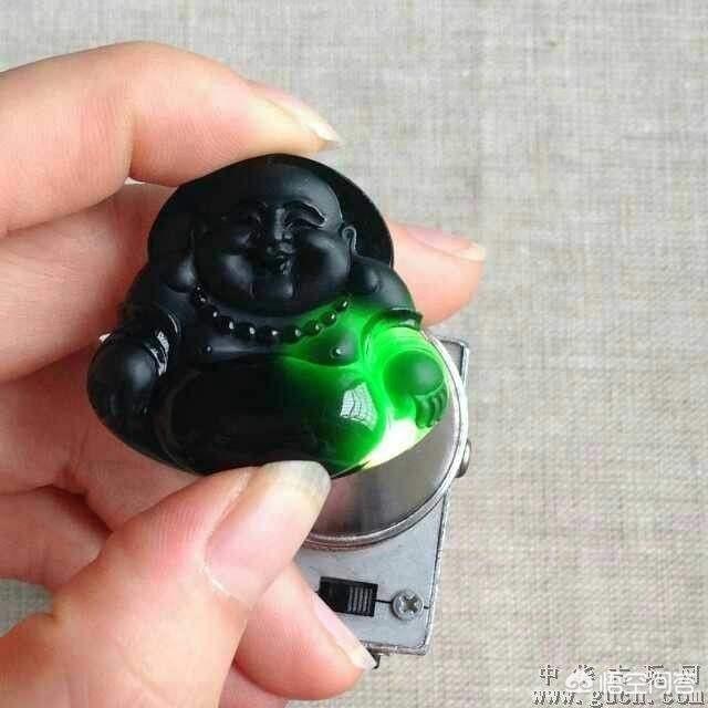 怎样鉴别翡翠的真假一杯水,市面上的翡翠水太深，要怎么辨别？