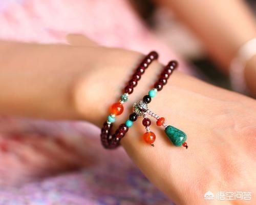 石榴石与什么搭配最好,石榴石能不能和翡翠一起佩戴？