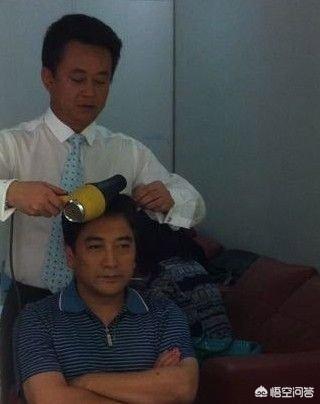 水均益个人资料简介及:央视主持人水均益现状如何？