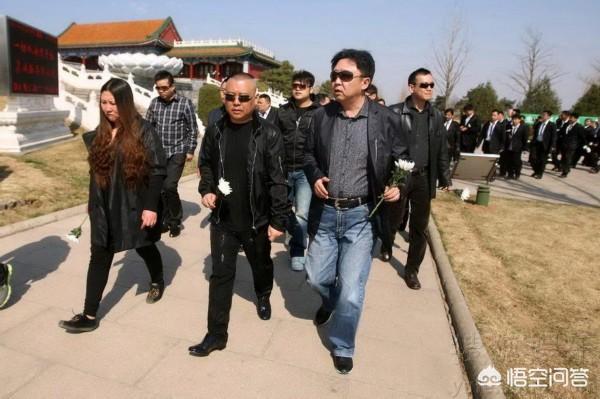 李菁退出德云社:出走德云社曹何都被骂欺师灭祖，为什么没人骂李菁