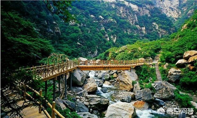 仙华山风景名胜区开心谷景区主要以漂流著称,漂流全长3500米,素有"