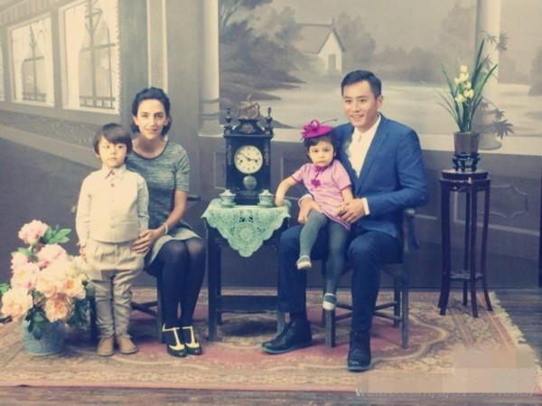 谢娜结婚刘烨:刘烨老婆安娜像不像谢娜，中文名也一个娜，是巧合吗？