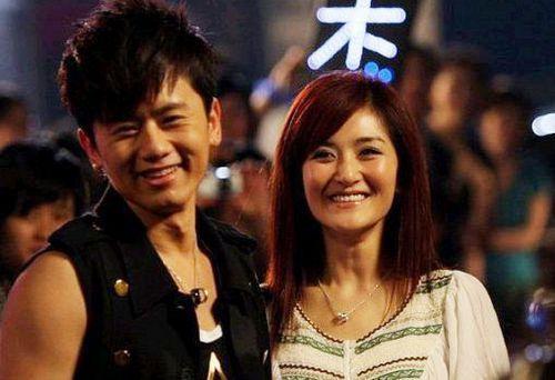 谢娜结婚刘烨:刘烨老婆安娜像不像谢娜，中文名也一个娜，是巧合吗？