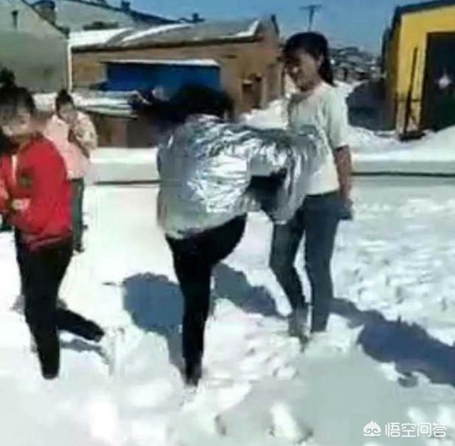 校园暴力事件:肇东市尚家镇中学发生学生校外打人一事，你怎么看
