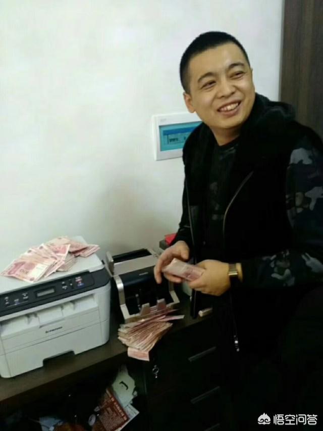 我想在自己家乡县城做个小生意,利润适当、风险小,你们说做什么合适？