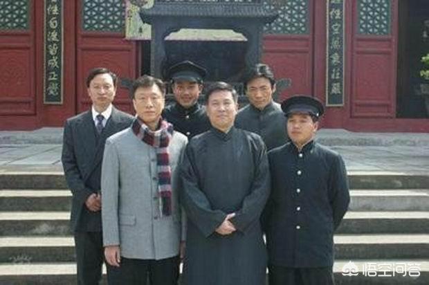 誓言今生演员表:《潜伏》这部电视剧里，站长到底知不知道余则成是潜伏者