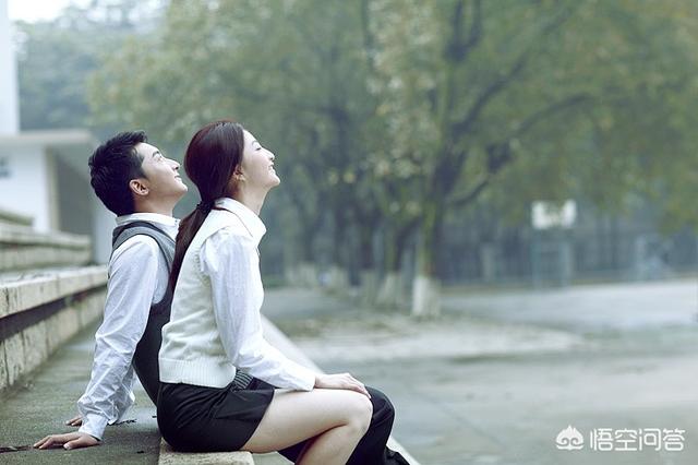 头条问答 - 情侣在大学校园里牵手正常吗?(11个回答)