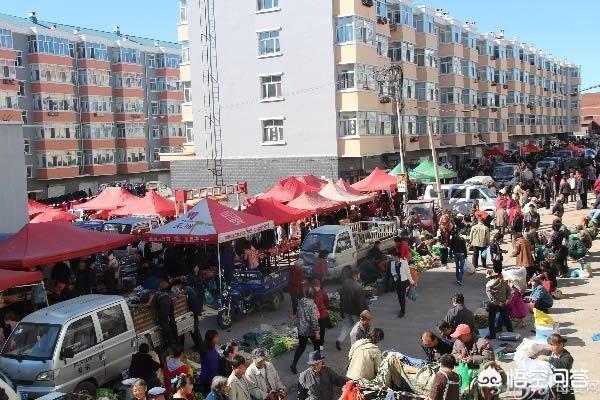 在南方一个拥有50万人口,消费水平较高的县城,50万左右的投资做什么生意合适？