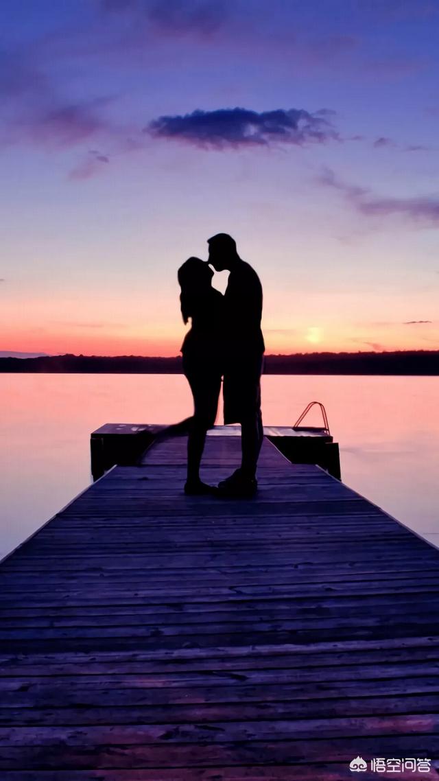 头条问答 - 有没有蓝色背景一男一女在kiss的手机壁纸?(3个回答)