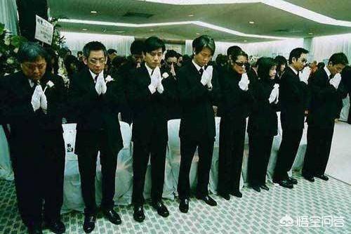 梅艳芳的葬礼:在梅艳芳葬礼上，为什么张柏芝笑？笑的目的是什么？