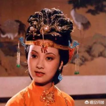 张国立和邓婕:张国立邓婕重温婚礼场面。年轻的时候邓婕美么？