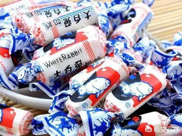 干脆面君gif动态图:“小浣熊”干脆面重出江湖，还记得童年的味道吗？