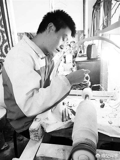 翡翠牌子加工费一般多少钱,百元以内的翡翠手镯你会买吗？