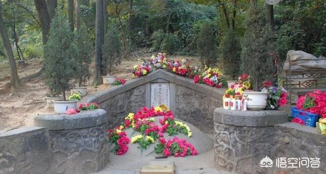 雨淋新坟对哪辈人好,没有儿子就不能入祖坟，真的有这个习俗吗？