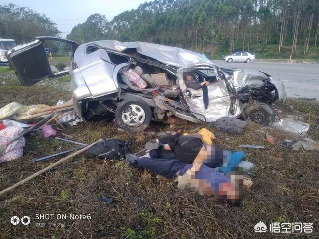 教练车被货车倾轧:如何看待江苏一货车爆胎，压扁教练车，4女学员和教练死亡？