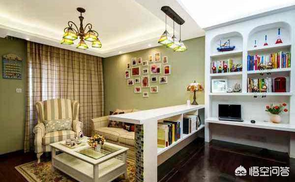 一开门就是客厅怎么装修,开门就是客厅和厨房，该怎么设计？