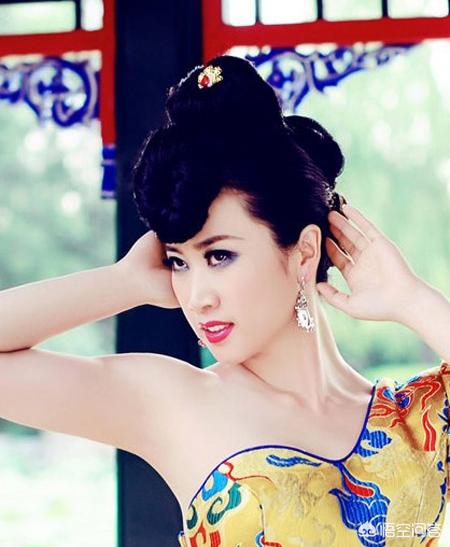 芙蓉姐姐整容前照片:芙蓉姐姐到底长得怎么样？