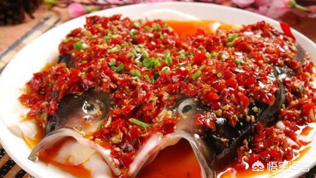 椒焖三文鱼头怎么做好吃，怎么做鱼好吃,有没有什么家常简单的方法