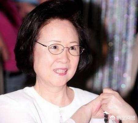 郑愁予简介:郑愁予的诗素以婉约见长，如何鉴赏他的诗歌《错误》？