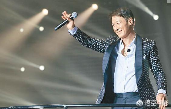 黎明演唱会天王送花:天王黎明演唱生涯里的哪场演唱会堪称最经典？你觉得呢？