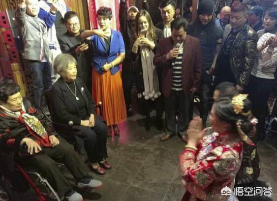 侯宝林谢东:侯宝林退出相声舞台的原因是念错了一个字，是真的吗？