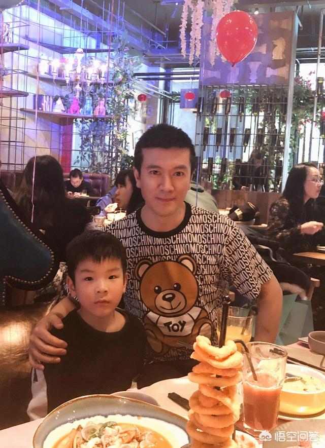 黄圣依和扬子:怎么看待杨子和黄圣依为两儿子庆生，三代同堂幸福满满
