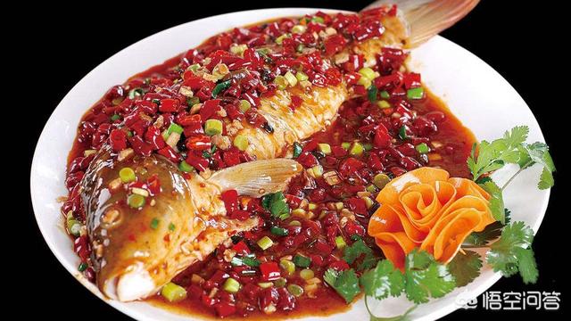 椒焖三文鱼头怎么做好吃，怎么做鱼好吃,有没有什么家常简单的方法