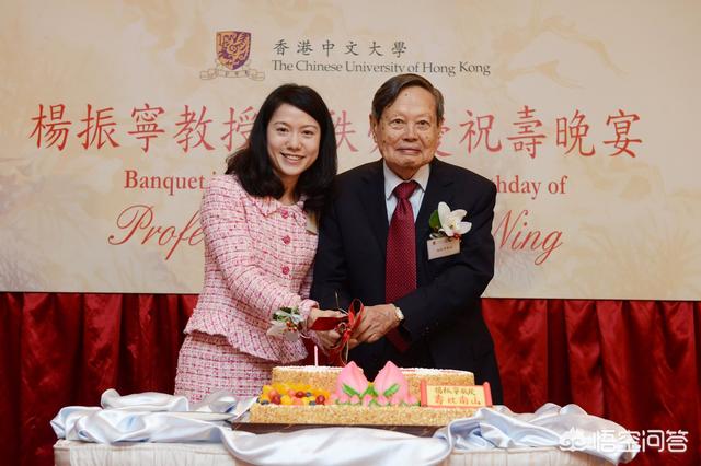 杨振宁简介:霍金和杨振宁两个人谁在科学领域成就更大？