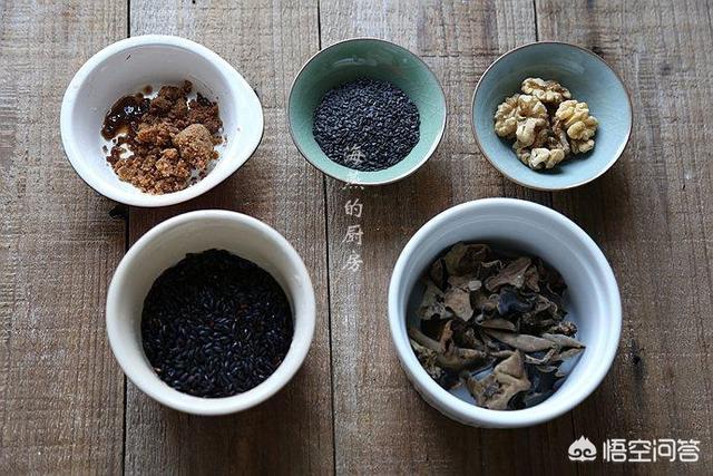 黑米补肾粥的做法，如何熬出一碗浓郁粘稠的黑米养生粥