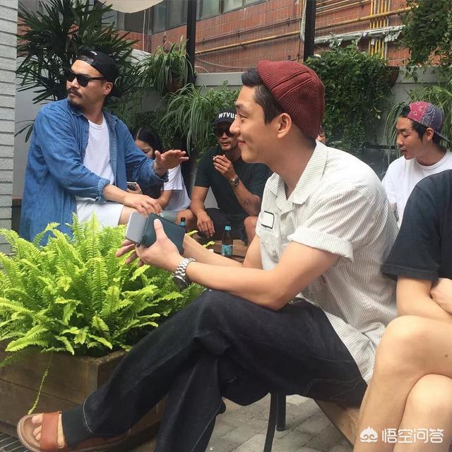 少年菀得:金秀贤和刘亚仁的差距和各自发展前景是怎么样的？