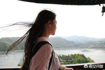 送友人登金陵凤凰台,月下独酌,静夜思望月怀远,求上联？