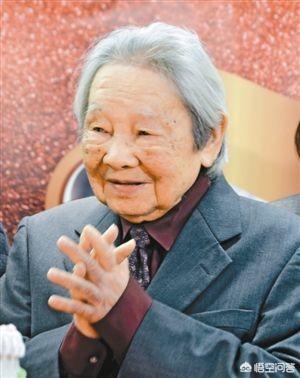 郑愁予简介:郑愁予的诗素以婉约见长，如何鉴赏他的诗歌《错误》？