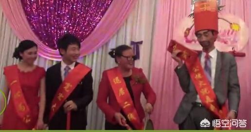 国庆晚会上亲吻的老夫妻:如何看待公公喝醉强吻儿媳，醒酒后已后悔
