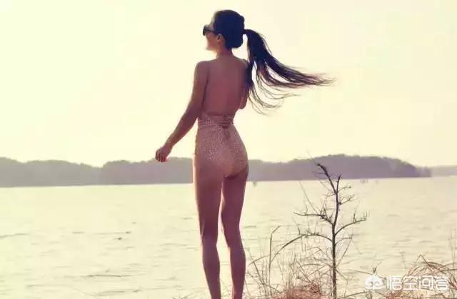 比基尼美女裸体写真视频:害羞的妹子，怎样在海边拍泳装照？