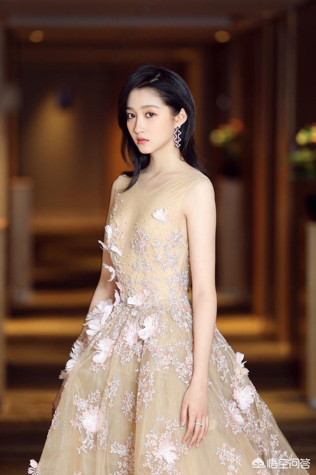 关晓彤晒造型:你觉得哪些古装造型惊艳了你