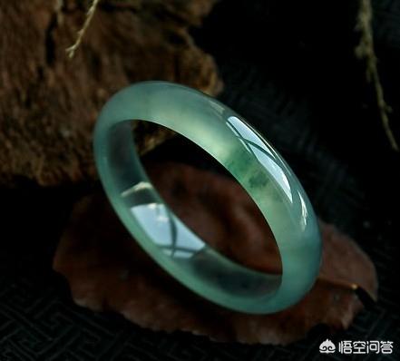 戴玉镯有什么好,女性戴玉镯的好处有哪些？