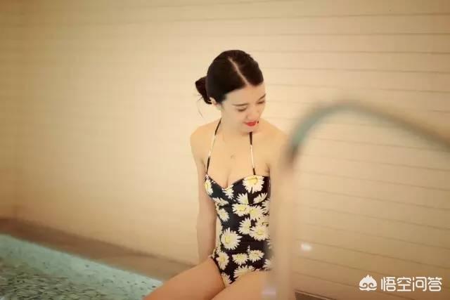 比基尼美女裸体写真视频:害羞的妹子，怎样在海边拍泳装照？