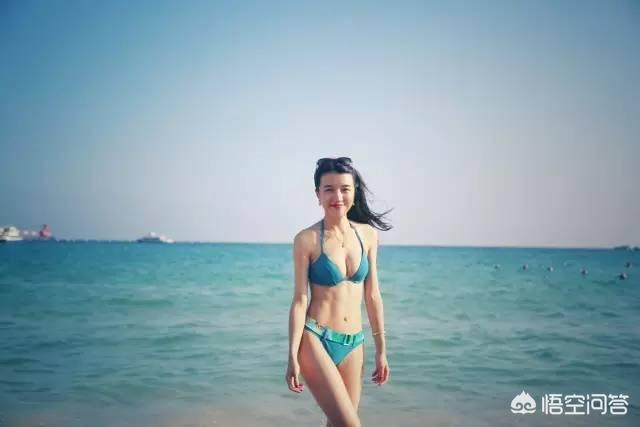 比基尼美女裸体写真视频:害羞的妹子，怎样在海边拍泳装照？