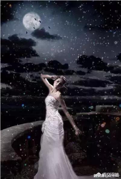 独孤天下插曲:上联：江水滔滔，一曲黄梅香万里。如何对下联？