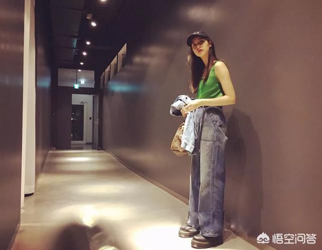 mink是什么颜色的衣服:绿色上衣搭配什么颜色裤子或裙子好看？