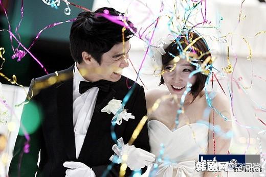 咱们结婚歌曲:有哪些适合在婚礼上唱的歌推荐？