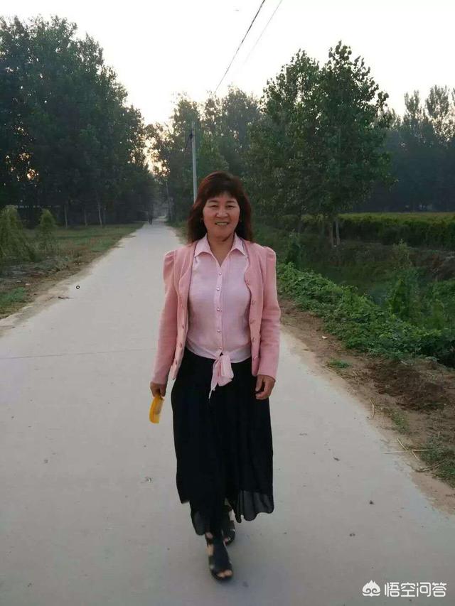 你的手机里面最漂亮的女孩子长什么样的？相片为证？