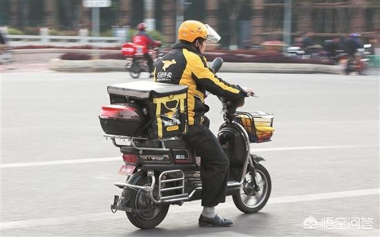 如何看待，开封小伙匿名给环卫工点外卖