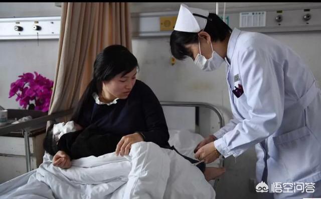 被狗咬伤险些毁容:1岁娃小区玩耍脸被狗咬毁容，缝了百余针，你怎么看？