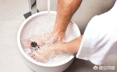 早上空腹泡脚的好处,什么时候泡脚对脑血管好？