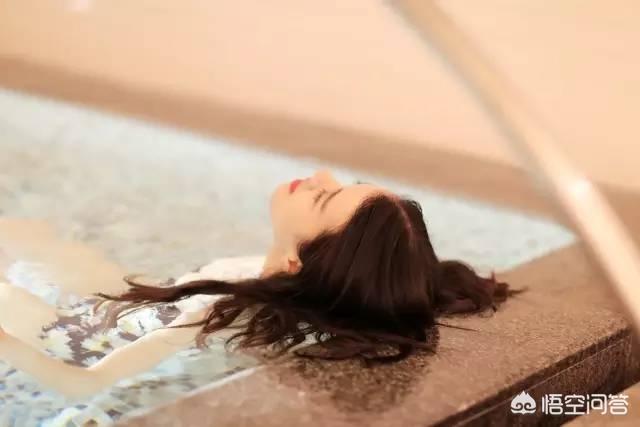 比基尼美女裸体写真视频:害羞的妹子，怎样在海边拍泳装照？