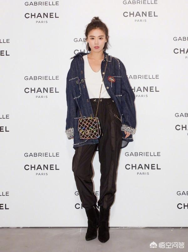 牛仔外套怎么搭配,今年流行的牛仔外套怎么穿搭？