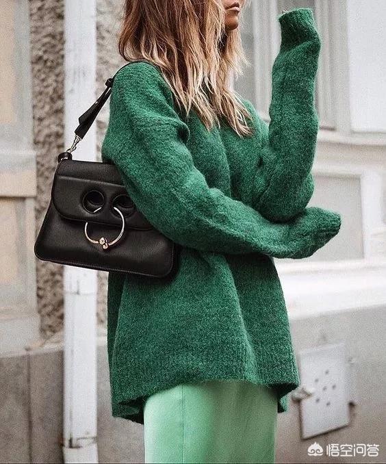綠色上衣搭配什麼顏色褲子或裙子好看？